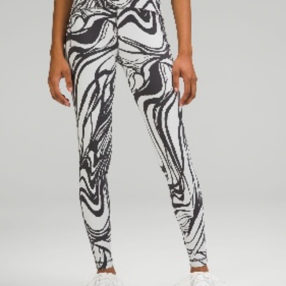 Lululemon Gray and White Patterned Fast and Free Leggings